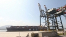 Novo conteineiro da MSC atraca no porto de Santos